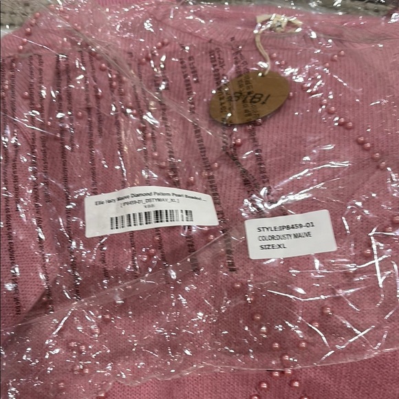 Pink Sweater with Diamond Pattern - Picture 6 of 6